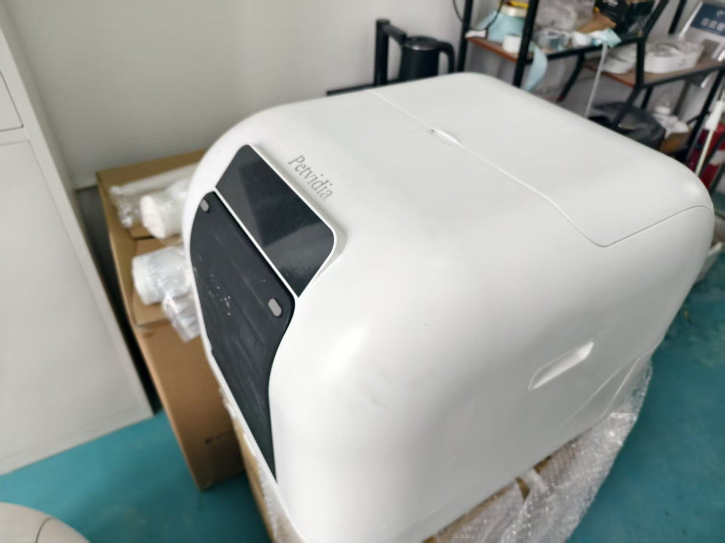 Petvidia Self Cleaning Litter Box