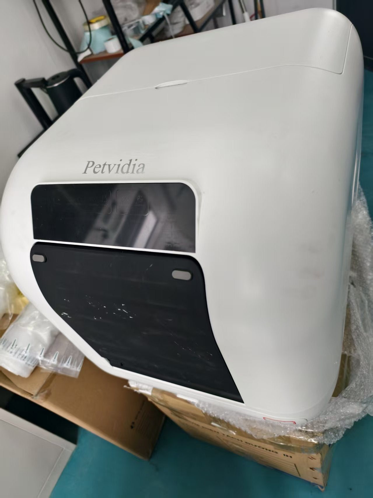 Petvidia Self Cleaning Litter Box