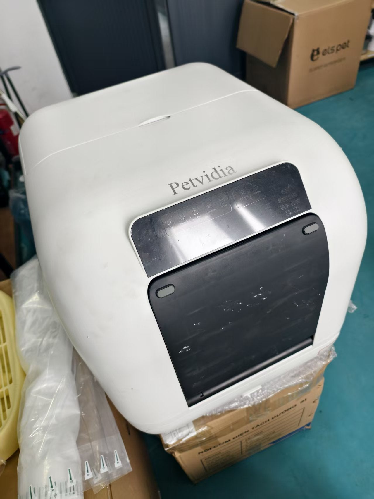 Petvidia Self Cleaning Litter Box