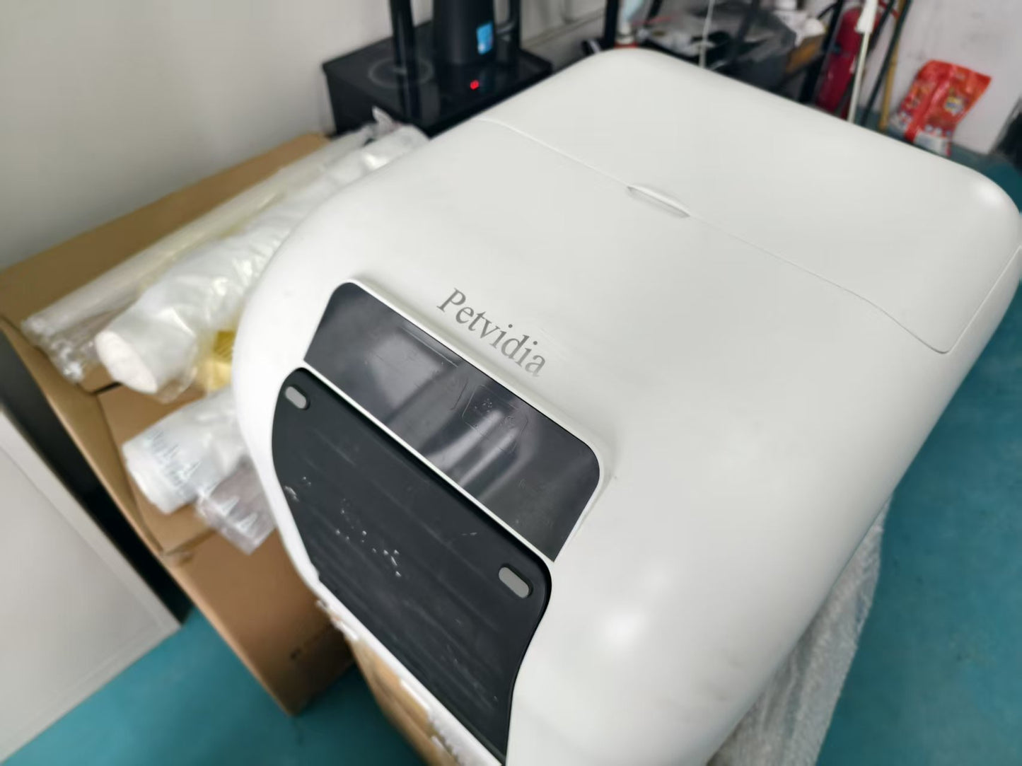 Petvidia Self Cleaning Litter Box